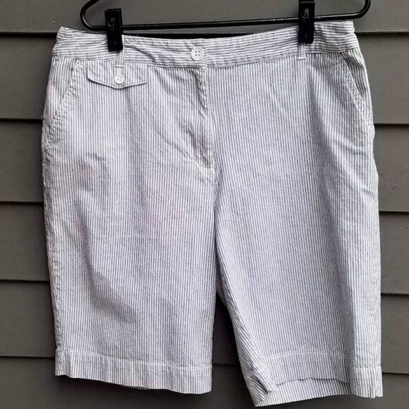 Laura Scott Gray/White Stripe Shorts - Size 10 - Picture 1 of 5
